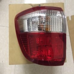 ĐÈN HẬU MIẾNG NGOÀI TRÁI ( VIỀN ĐỎ) TOYOTA FORTUNER CHÍNH HÃNG 815600K110
